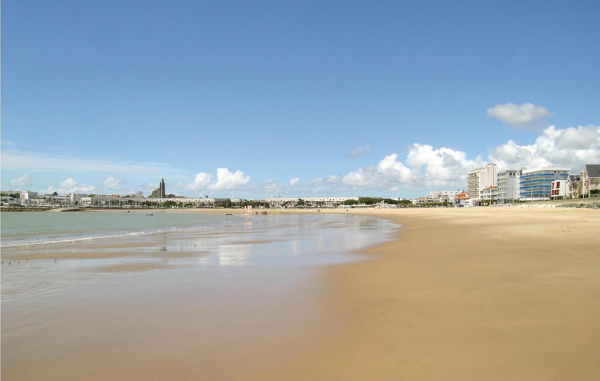 Gorgeous Apartment In Royan With Kitchen Εξωτερικό φωτογραφία