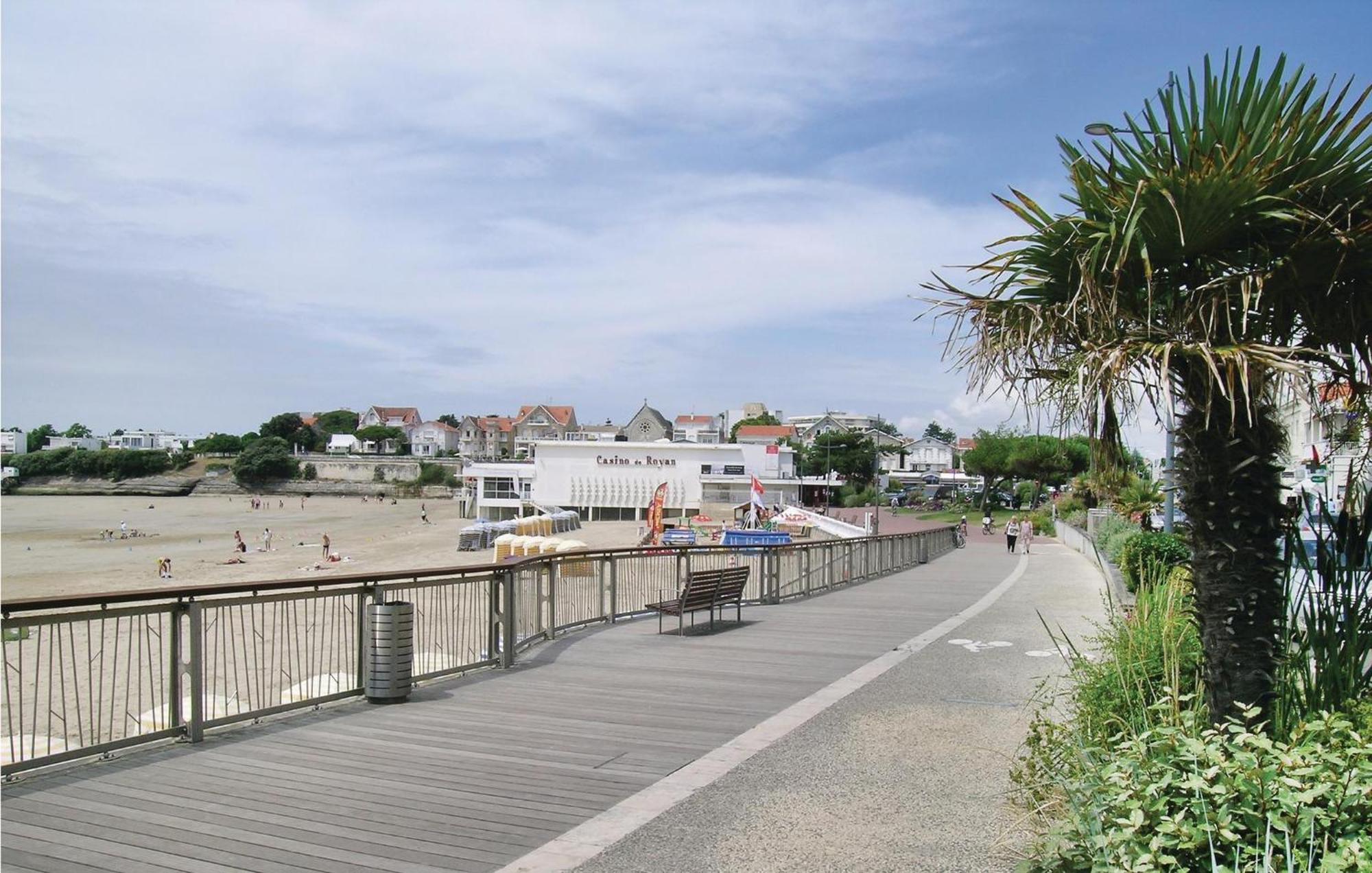 Gorgeous Apartment In Royan With Kitchen Εξωτερικό φωτογραφία