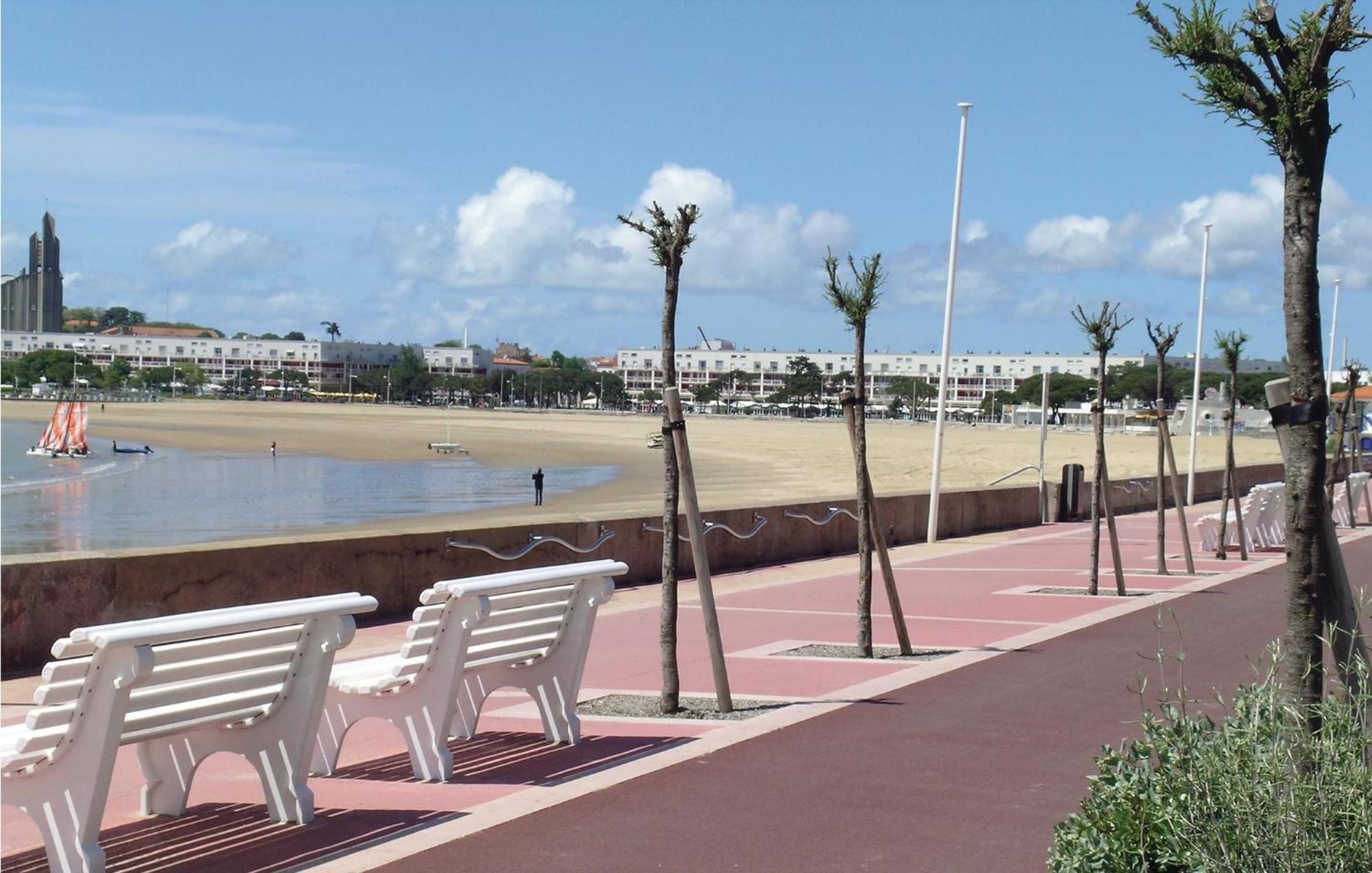 Gorgeous Apartment In Royan With Kitchen Εξωτερικό φωτογραφία