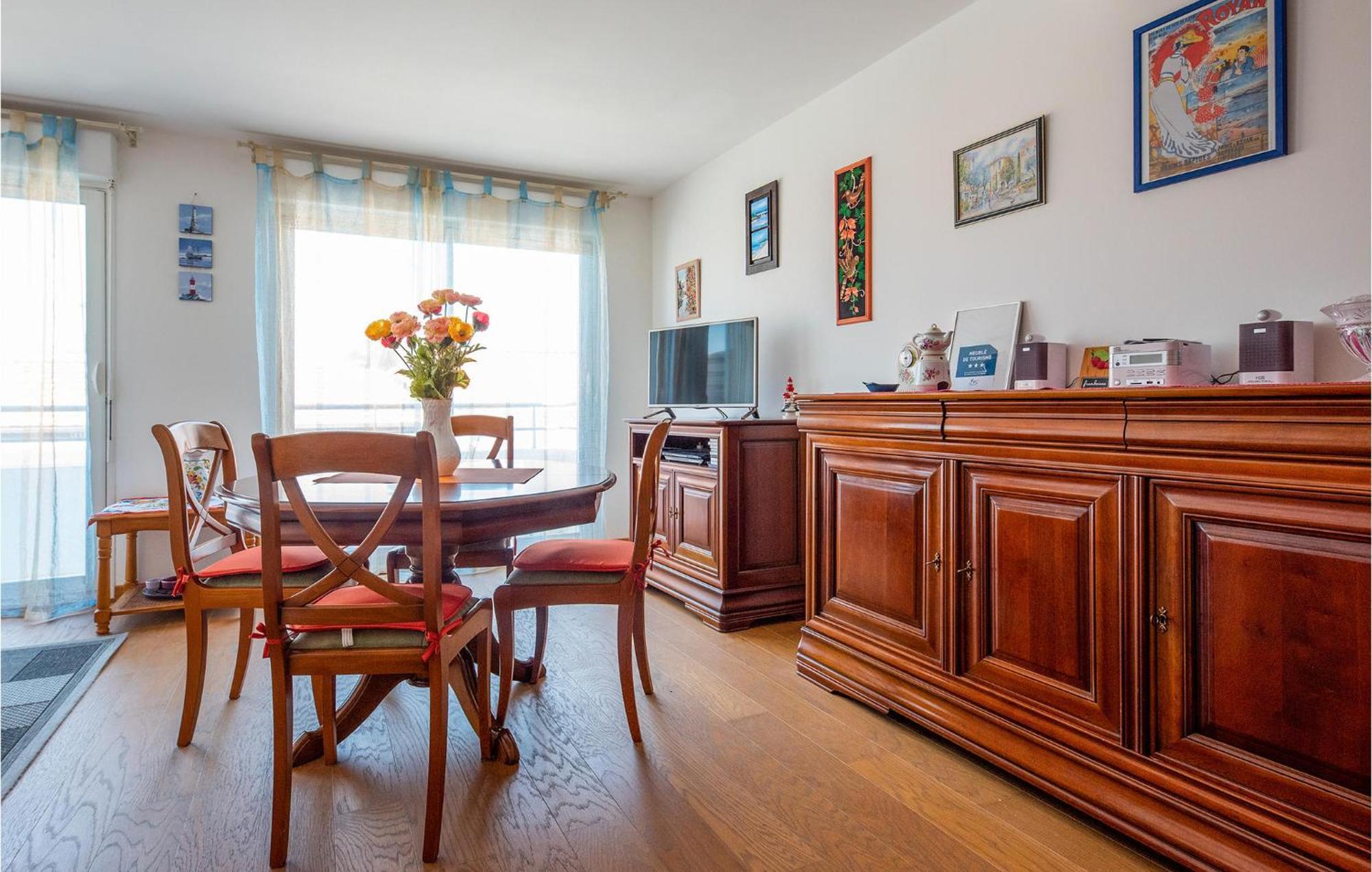 Gorgeous Apartment In Royan With Kitchen Εξωτερικό φωτογραφία